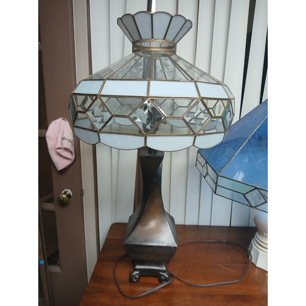 Etched Tiffany Style White And Clear Stained Glass Lamp Shade Can Be Hung 17"